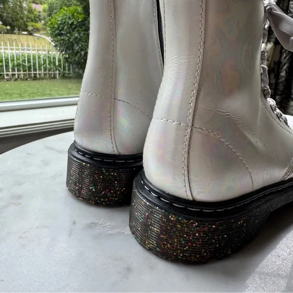 NWOB 🦄Iridescent rainbow Doc Martens! - Picture 8 of 15